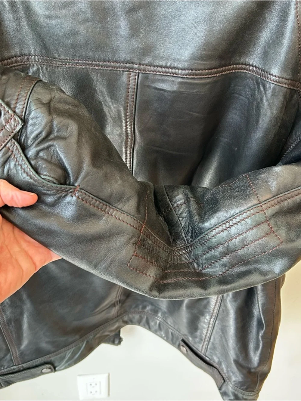 Danier Black Leather Moto Jacket Size Large Quilted Shoulder Full Zip Distressed - Picture 6 of 15